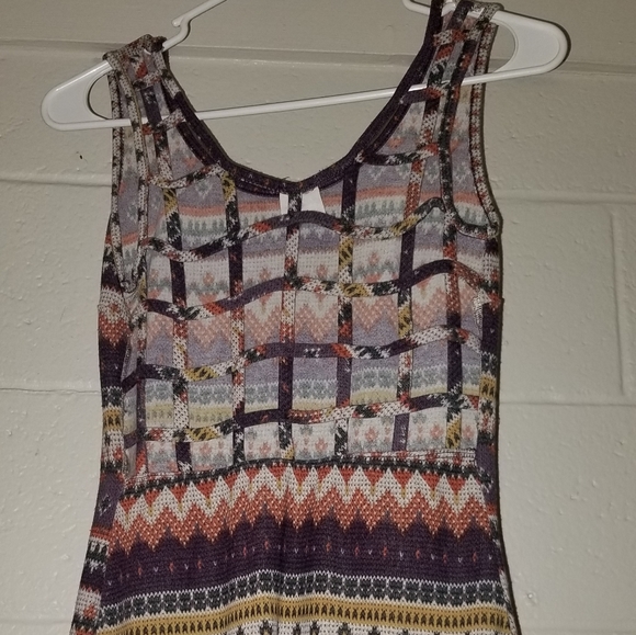 Patterned Multi-colored Back Cut Out Top - Picture 3 of 7